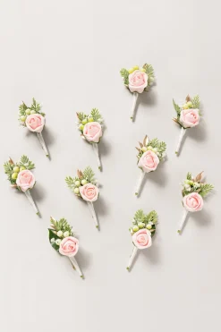 Boutonnieres for Guests in Blush & Cream