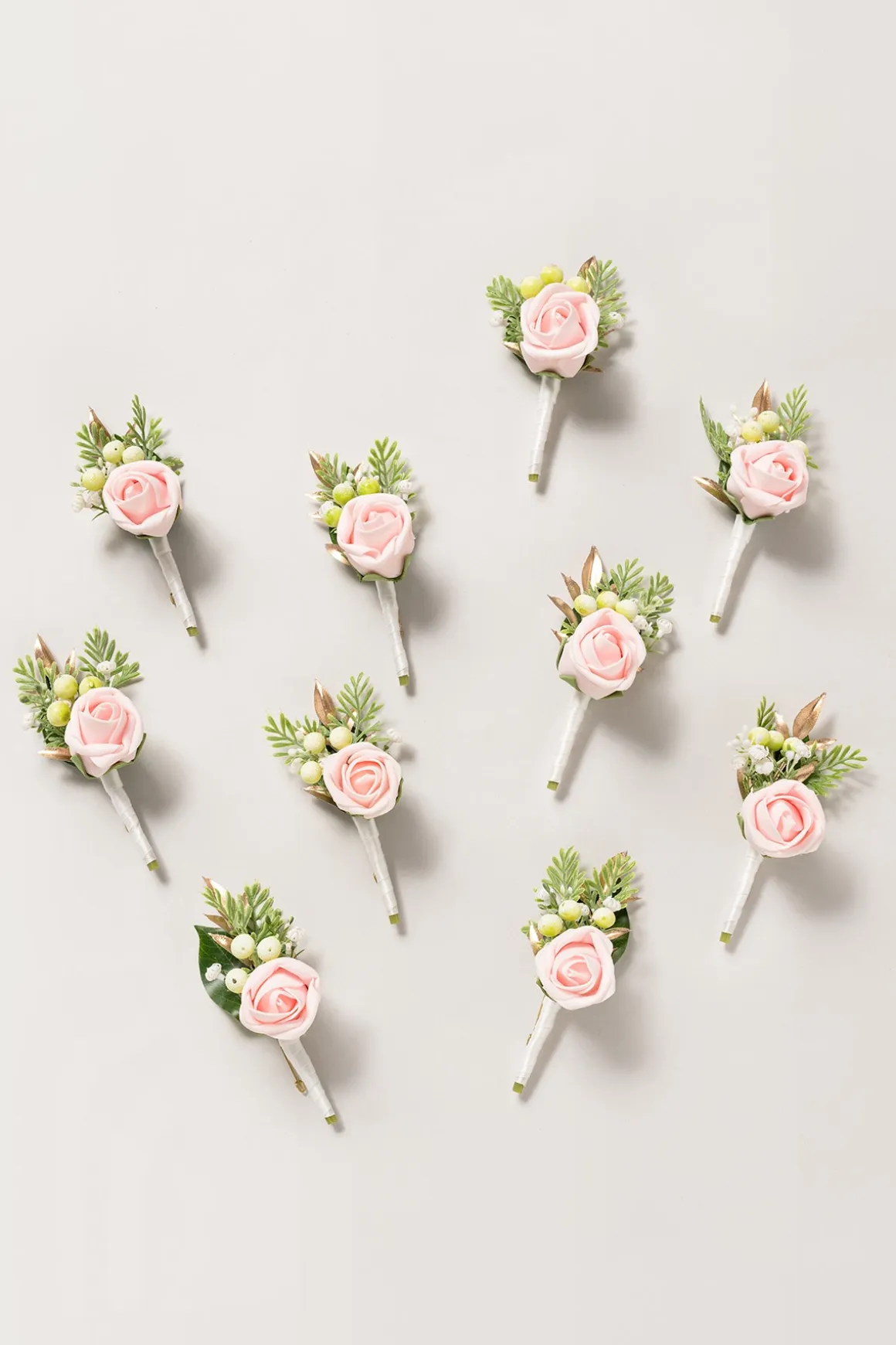 Boutonnieres for Guests in Blush & Cream
