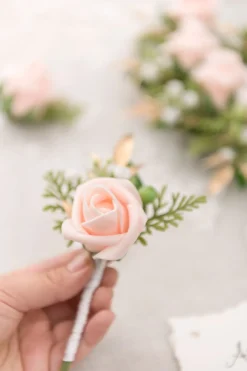 Boutonnieres for Guests in Blush & Cream