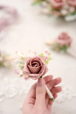 Boutonnieres for Guests in Dusty Rose & Cream