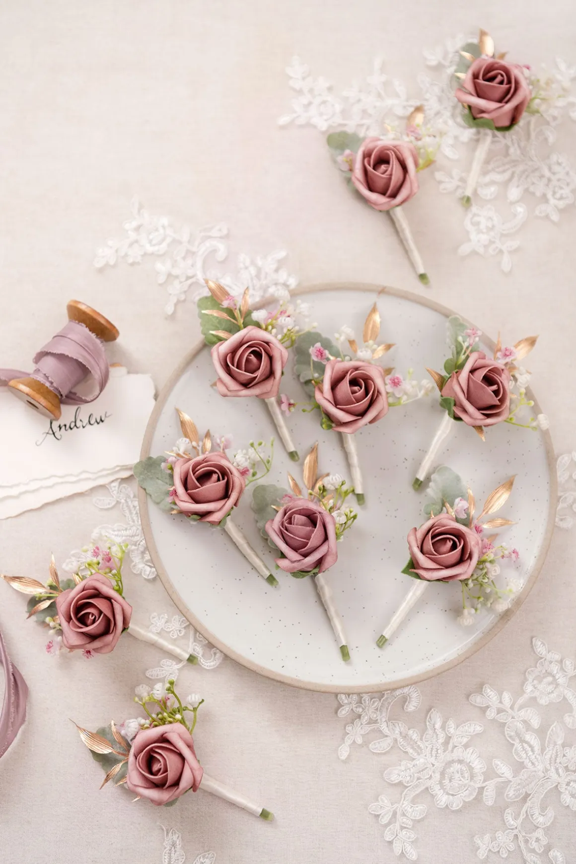 Boutonnieres for Guests in Dusty Rose & Cream