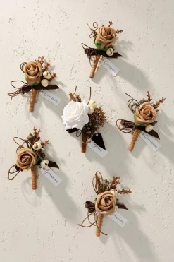 Boutonnieres in Beige Raw Serenity