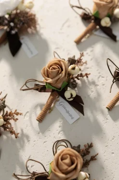 Boutonnieres in Beige Raw Serenity