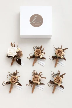Boutonnieres in Beige Raw Serenity