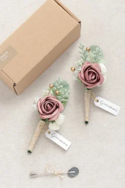 Boutonnieres in Dusty Rose & Cream