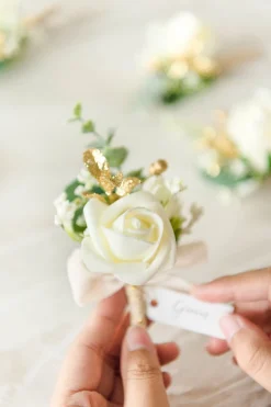 Boutonnieres in Ivory