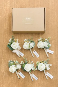 Boutonnieres in Ivory