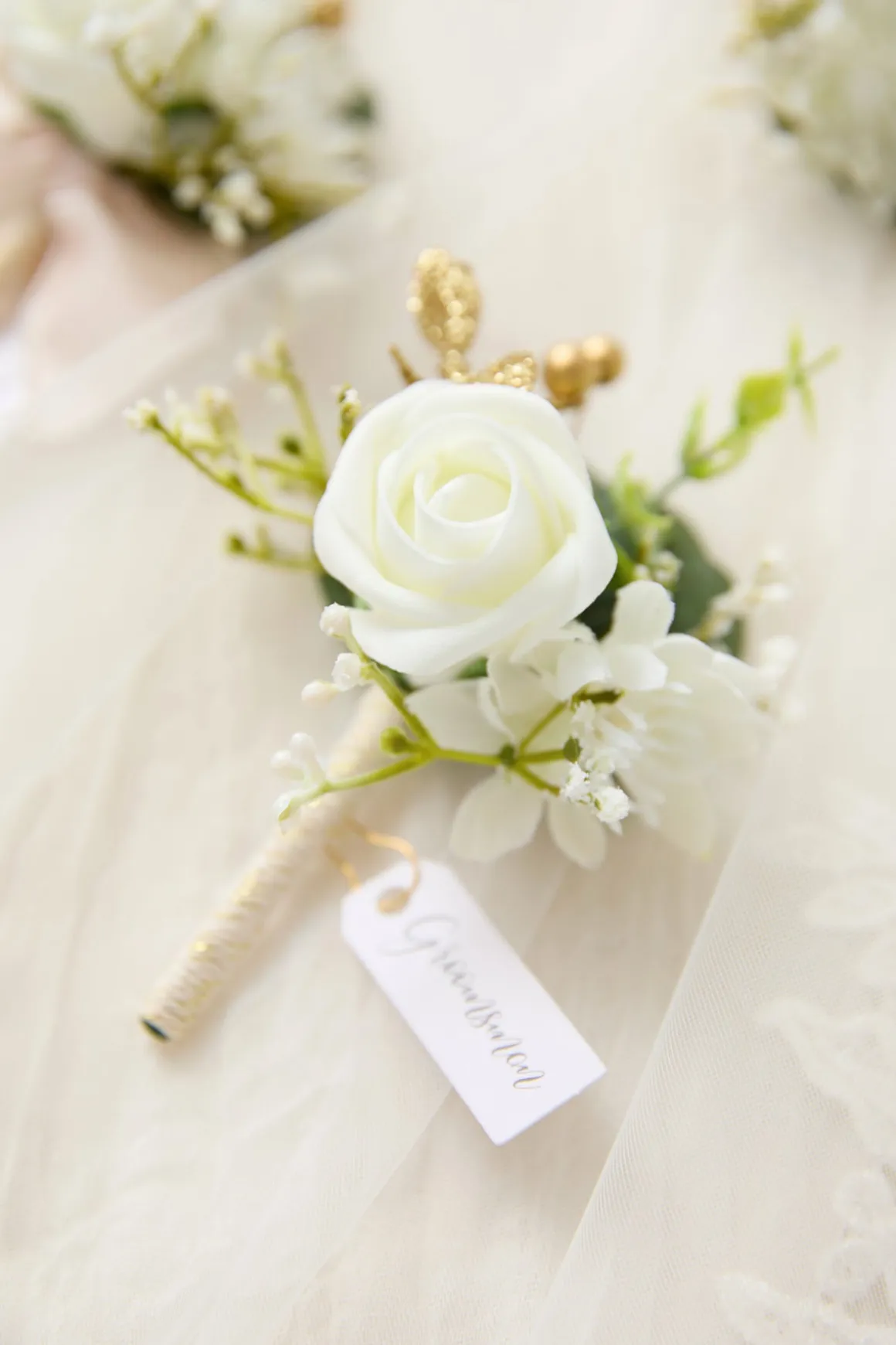 Boutonnieres in Ivory (Set of 6)
