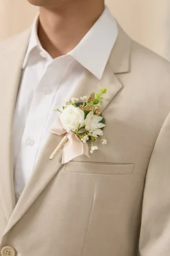 Boutonnieres in Ivory (Set of 6)