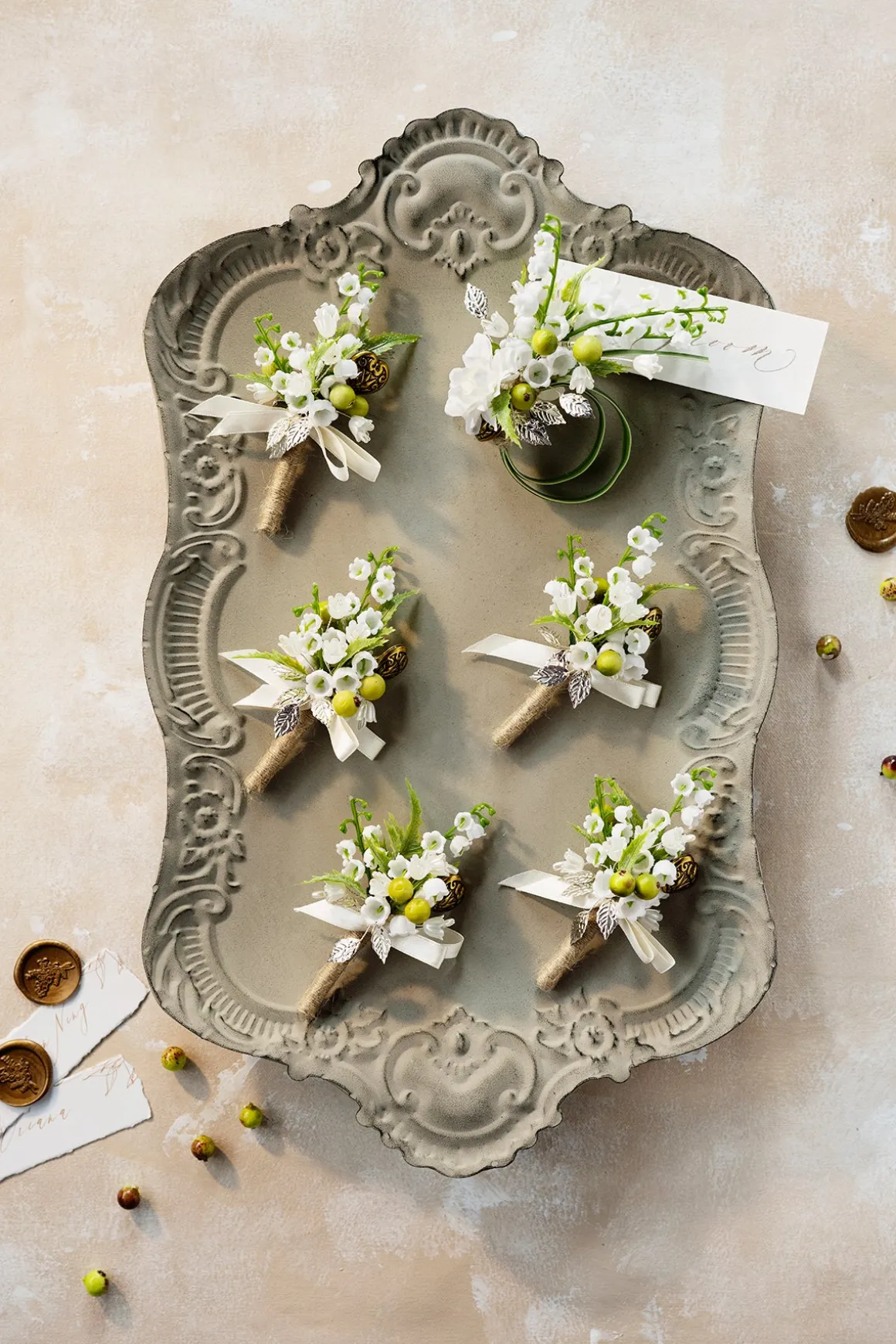 Boutonnieres in May Lily & Olive (Set of 6)