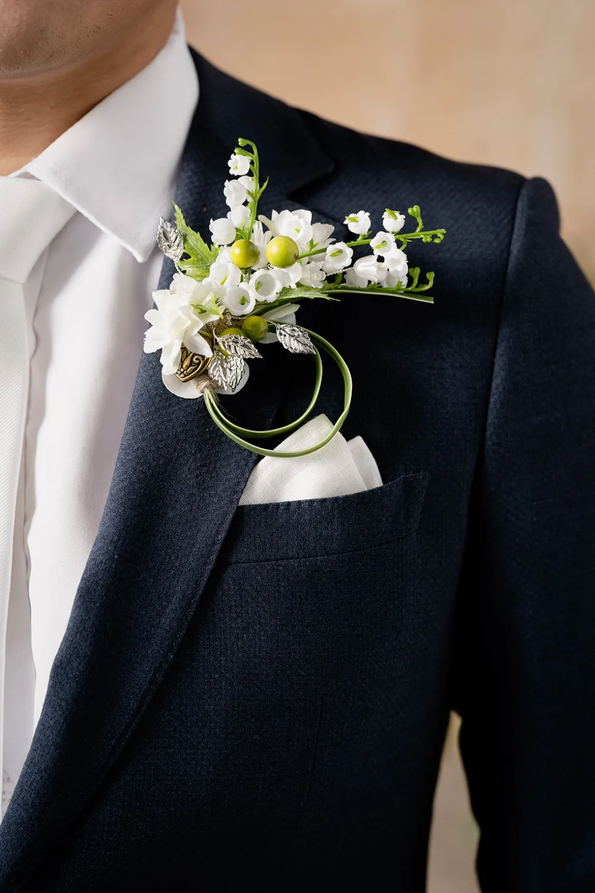 Boutonnieres in May Lily & Olive (Set of 6)