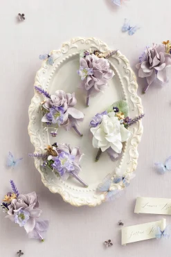 Boutonnieres in 1 White +5 Lilac (Set of 6)