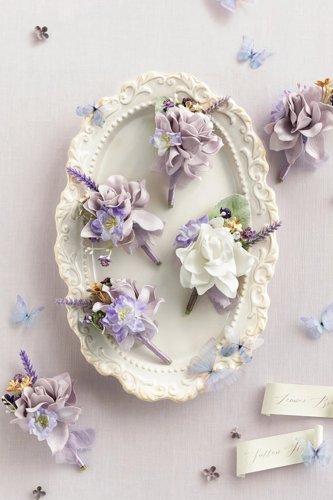 Boutonnieres in 1 White +5 Lilac (Set of 6)