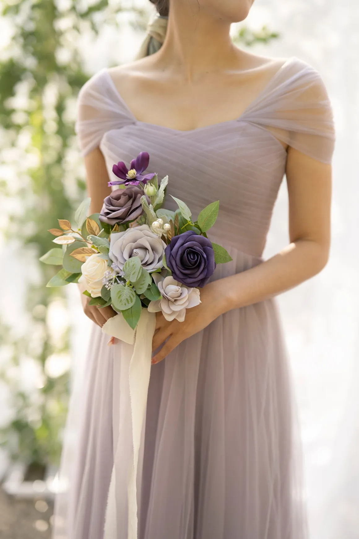Bridesmaid Posy in Lilac & Gold | Clearance