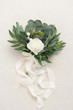Bridesmaid Posy in Natural Whites