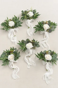 Bridesmaid Posy in Natural Whites