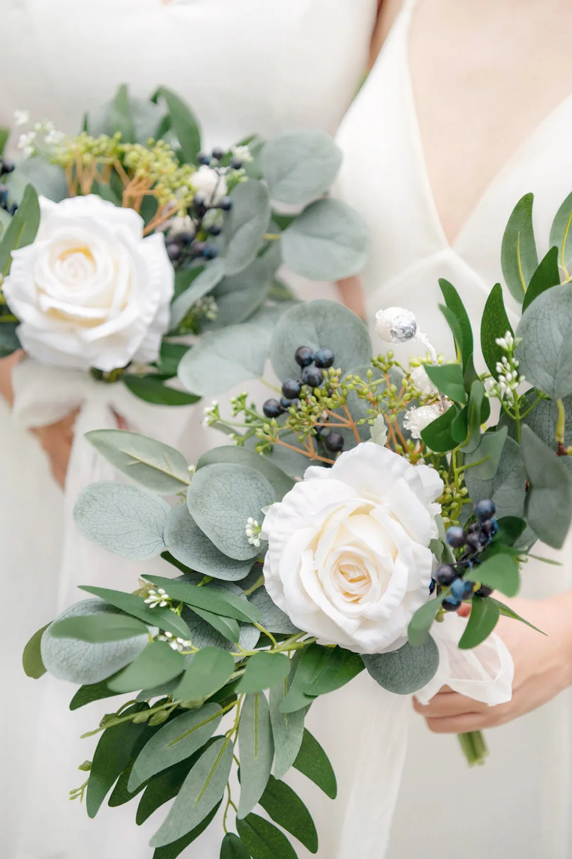 Bridesmaid Posy in Natural Whites