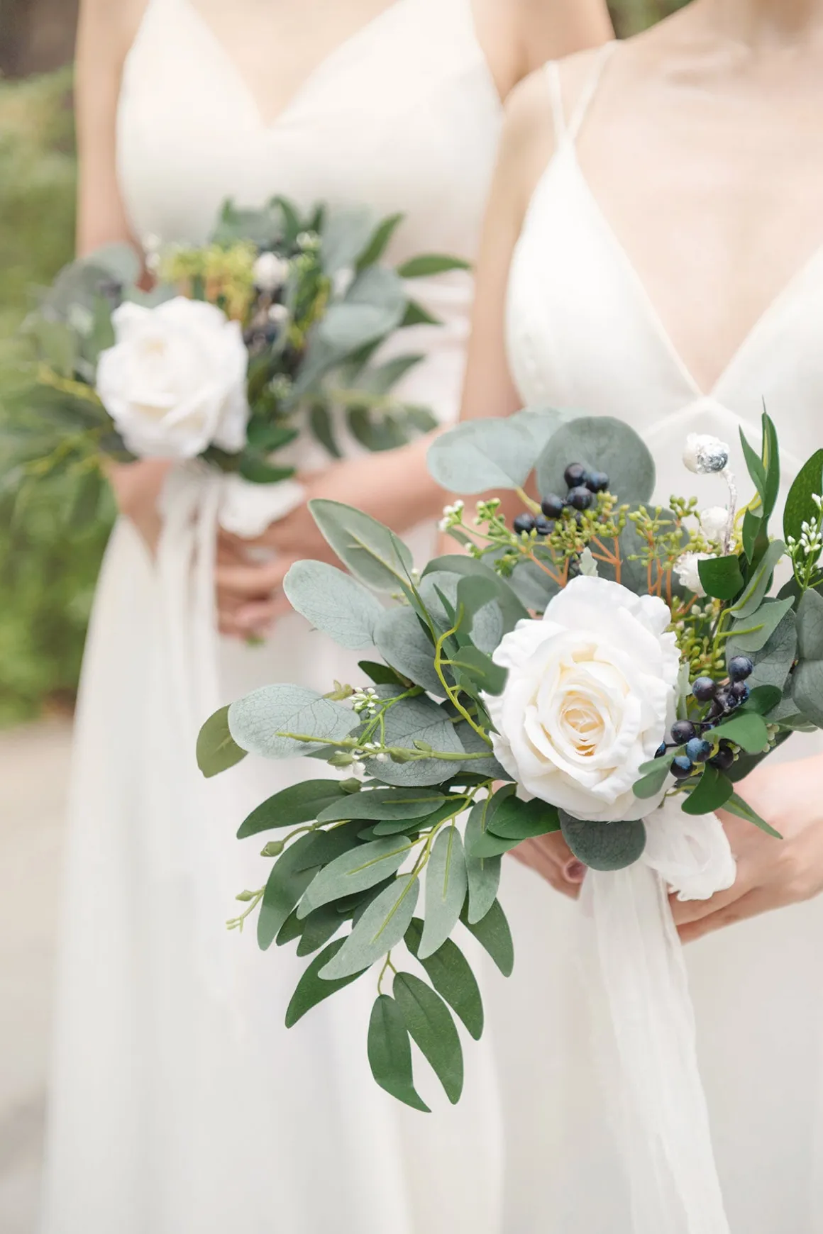 Bridesmaid Posy in Natural Whites
