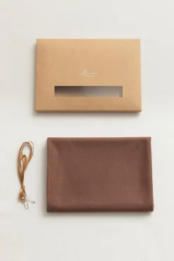 Table linens in Brown